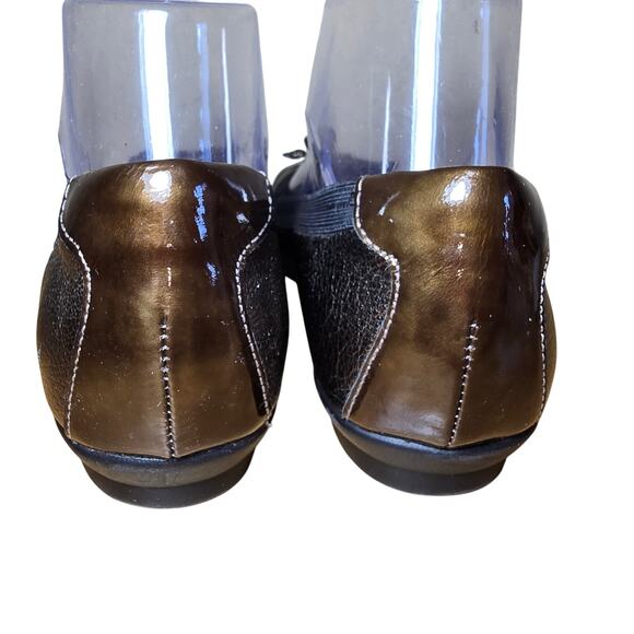 Clarks Artisan Bronze Metallic Cap Toe Ballet Flats Bow Detail Womens Size 7 - Picture 4 of 8